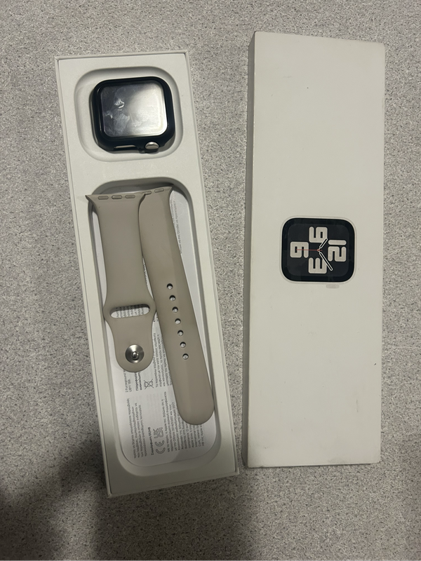 Apple Watch SE 40mm aluminium star light cover