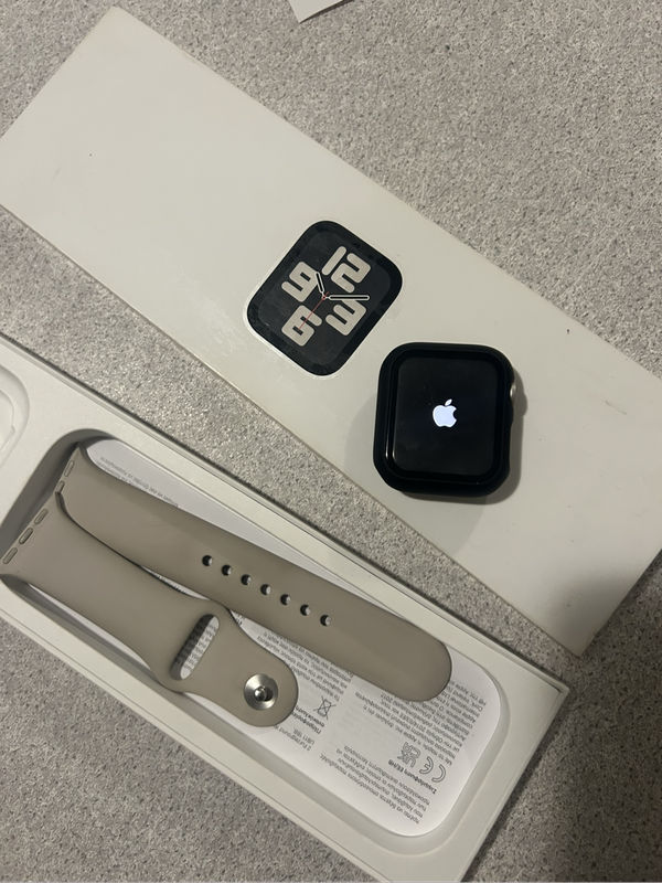 Apple Watch SE 40mm aluminium star light cover