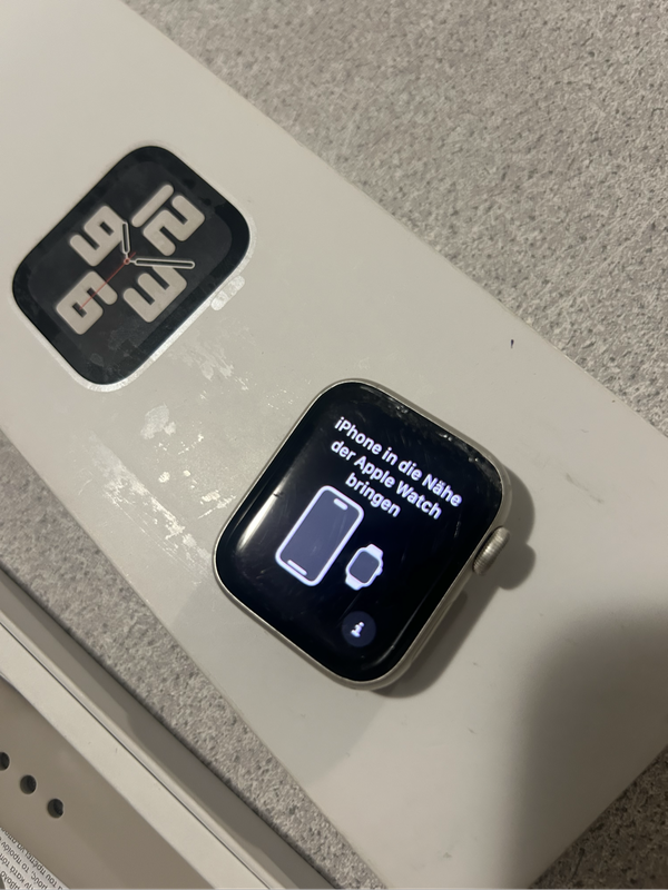 Apple Watch SE 40mm aluminium star light cover