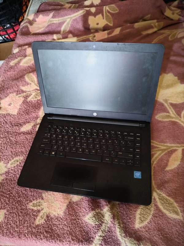 HP LAPTOP 14-Bs0xx +CHARGER