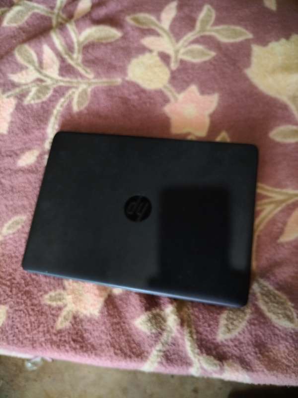 HP LAPTOP 14-Bs0xx +CHARGER