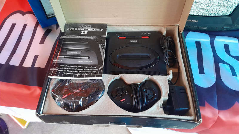 Sega md 2 pal with box and manuel