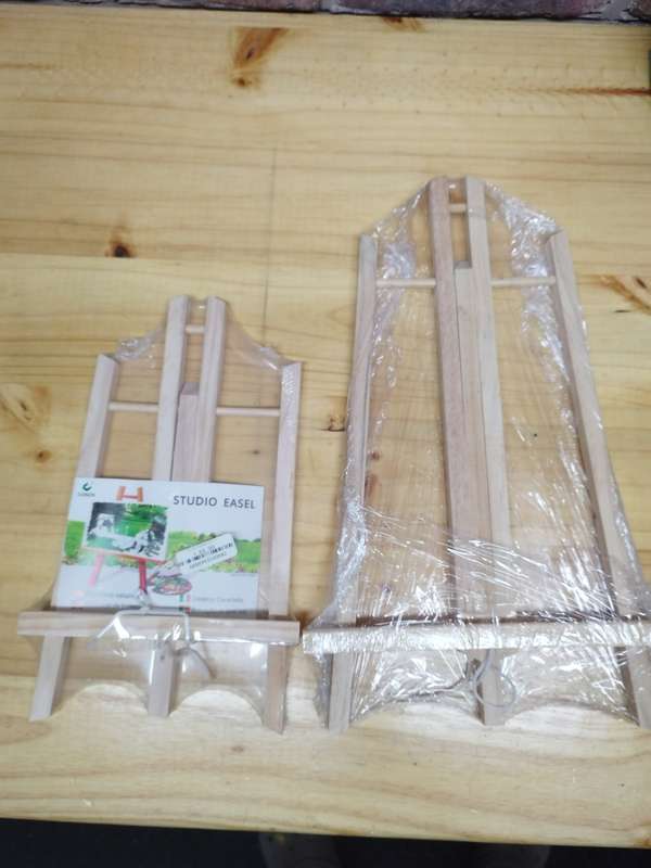 Easel Stands Small (5 x 30cm and 1 x 40cm)