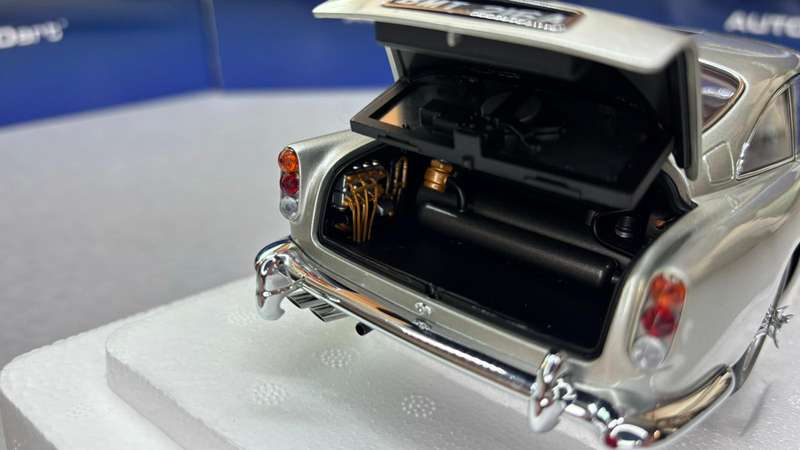 Aston Martin DB5 Goldfinger (Silver)