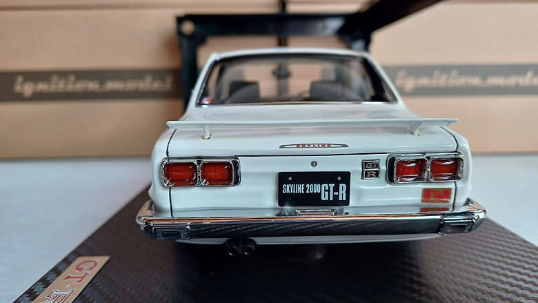 Nissan Skyline 2000 GT-R (KPGC10) White by Ignition Model