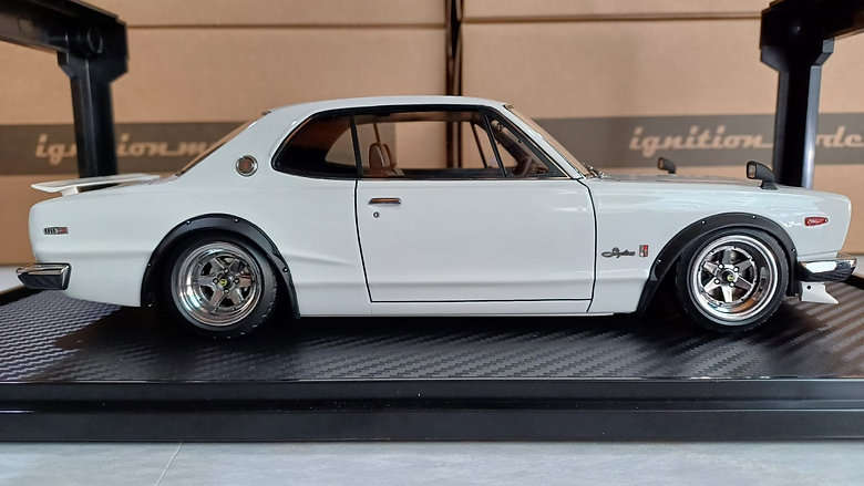 Nissan Skyline 2000 GT-R (KPGC10) White by Ignition Model