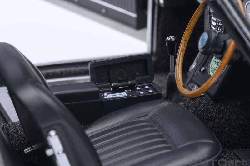 Aston Martin DB5 Goldfinger (Silver)