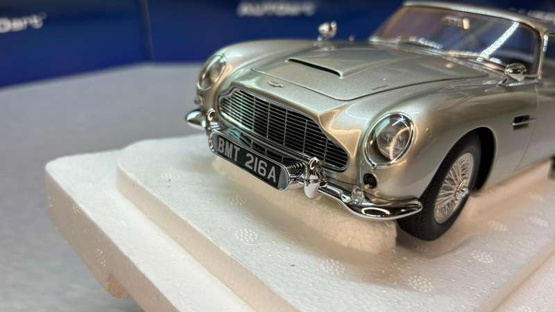 Aston Martin DB5 Goldfinger (Silver)