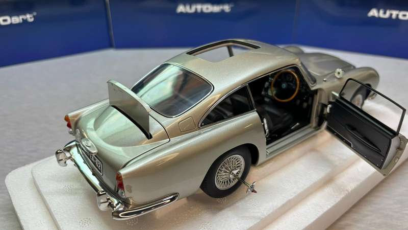 Aston Martin DB5 Goldfinger (Silver)