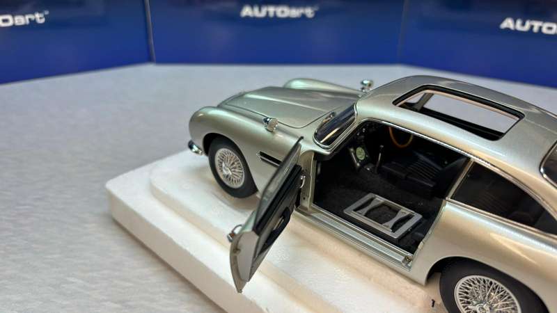 Aston Martin DB5 Goldfinger (Silver)