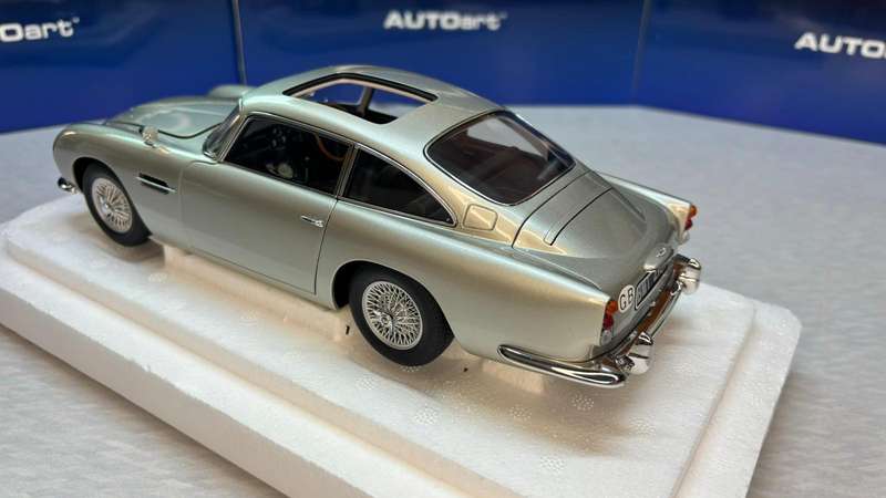 Aston Martin DB5 Goldfinger (Silver)