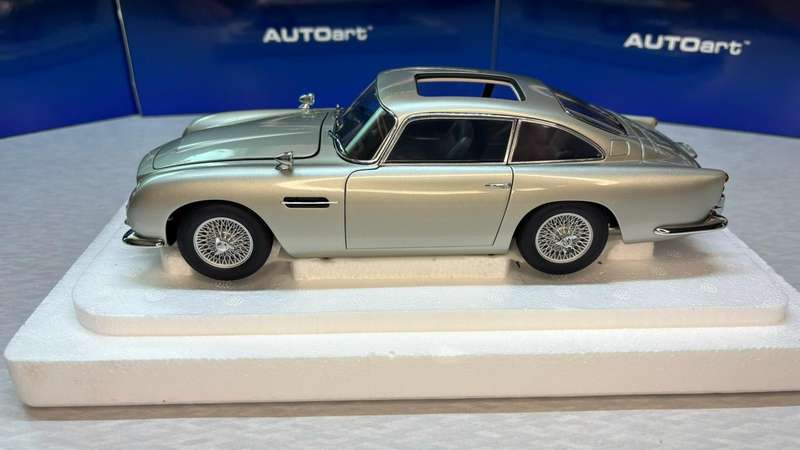 Aston Martin DB5 Goldfinger (Silver)
