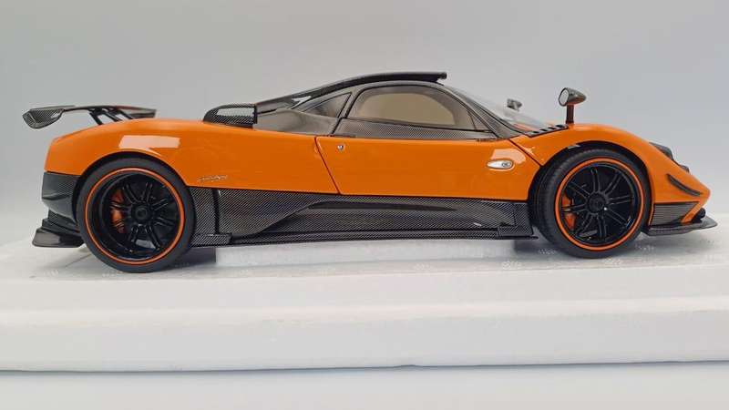 Pagani Zonda Cinque Coupe - 2009 - Arancio St. Tropez