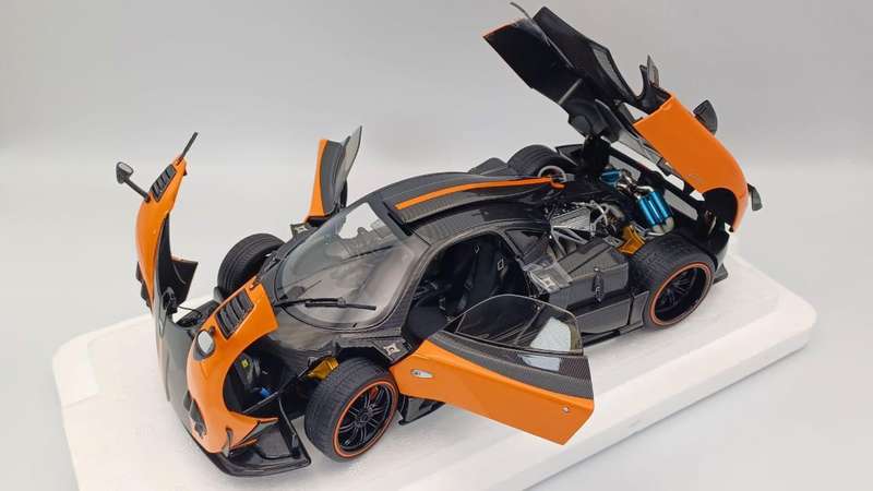 Pagani Zonda Cinque Coupe - 2009 - Arancio St. Tropez