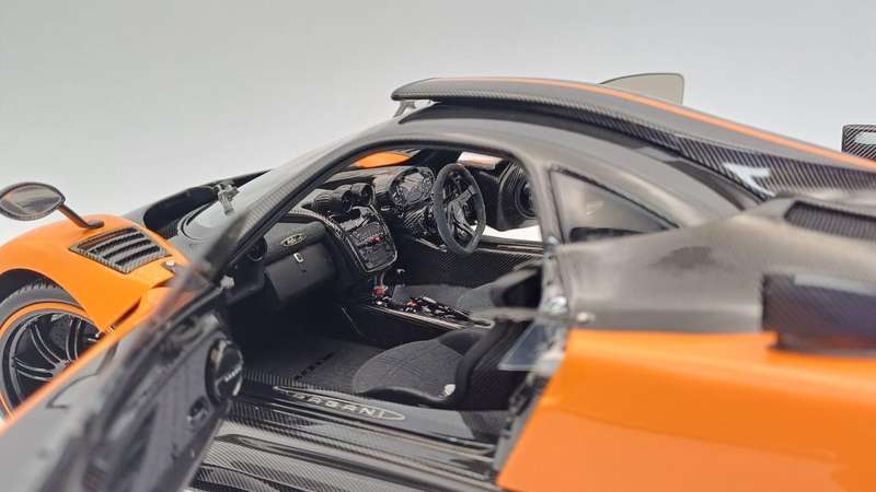 Pagani Zonda Cinque Coupe - 2009 - Arancio St. Tropez