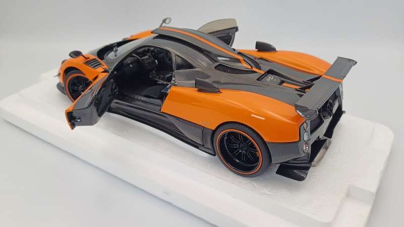 Pagani Zonda Cinque Coupe - 2009 - Arancio St. Tropez