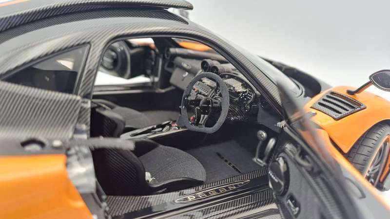 Pagani Zonda Cinque Coupe - 2009 - Arancio St. Tropez
