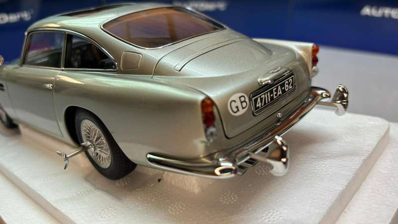 Aston Martin DB5 Goldfinger (Silver)
