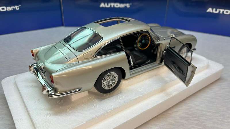Aston Martin DB5 Goldfinger (Silver)