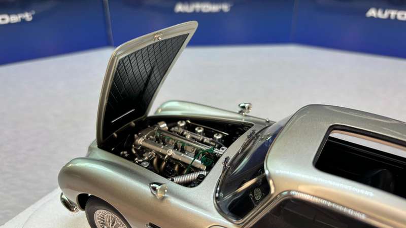 Aston Martin DB5 Goldfinger (Silver)