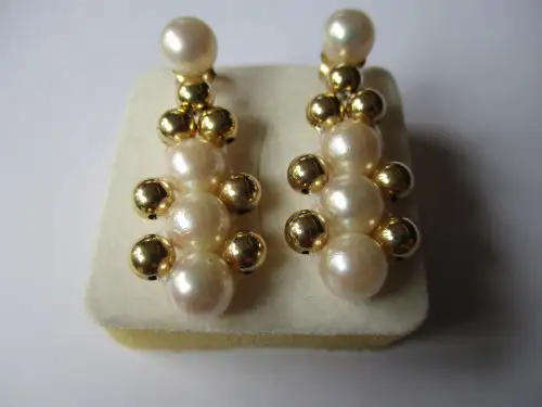14 K Gold and Genuine Cultured Pearls Earrings