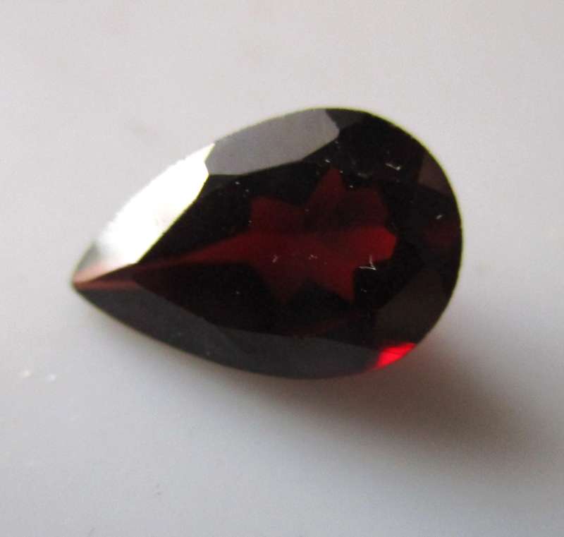 9.00 x 6.00mm Pear cut Garnet 1.50ct.