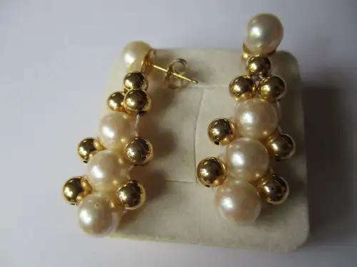 14 K Gold and Genuine Cultured Pearls Earrings