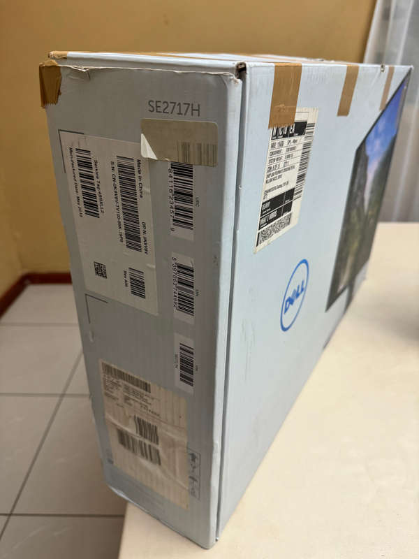 DELL SE2717H 27" FHD 1920 x 1080 IPS Monitor  Immaculate Condition