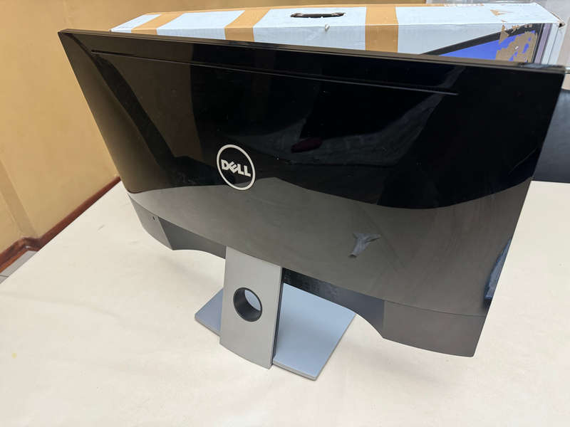 DELL SE2717H 27" FHD 1920 x 1080 IPS Monitor  Immaculate Condition