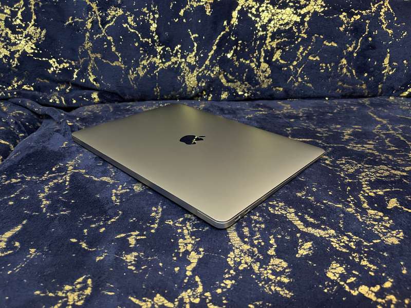 MacBook Air 13-inch i5 128GB