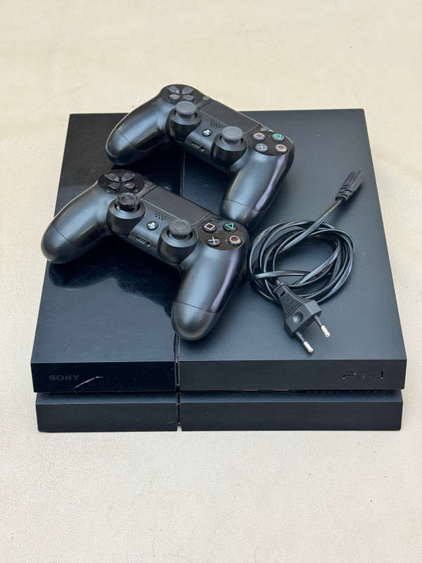 PlayStation 4 (PS4) 500GB Console Bundle