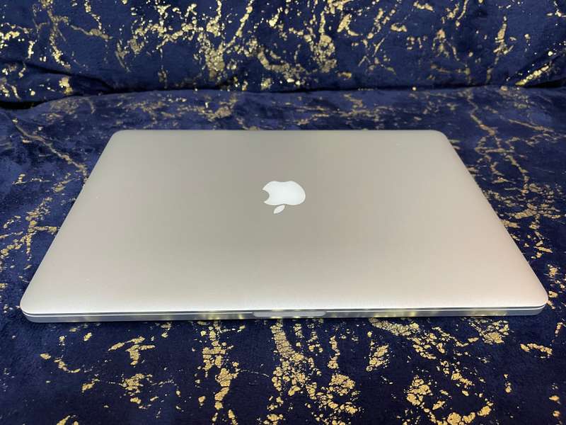 MacBook Pro "Core i7 2.2Ghz 15" Mid 2015 - 256gb