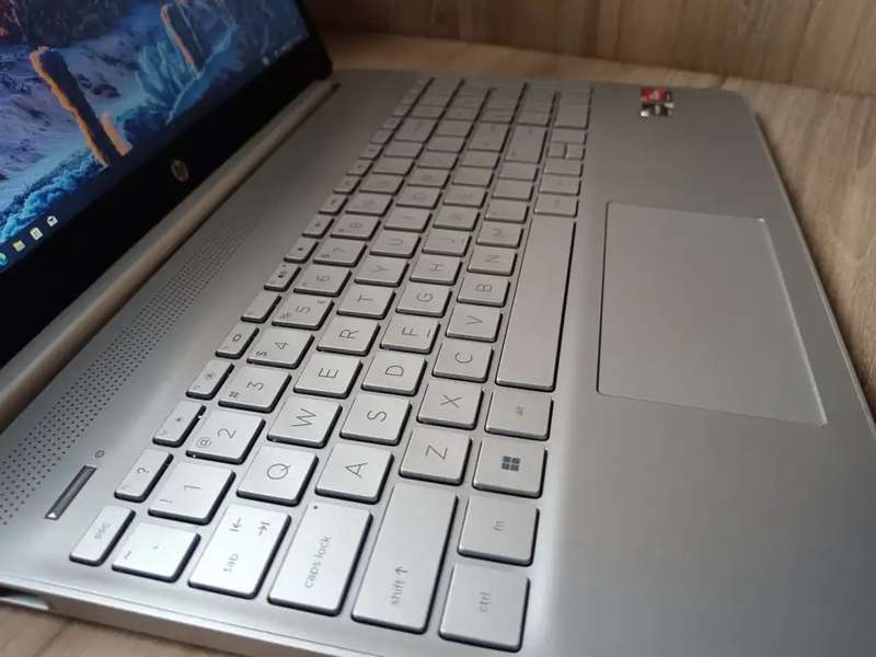 HP 15s AMD RYZEN 5, 8GB Ram, 256GB SSD, AMD Radeon Graphics | Bargain