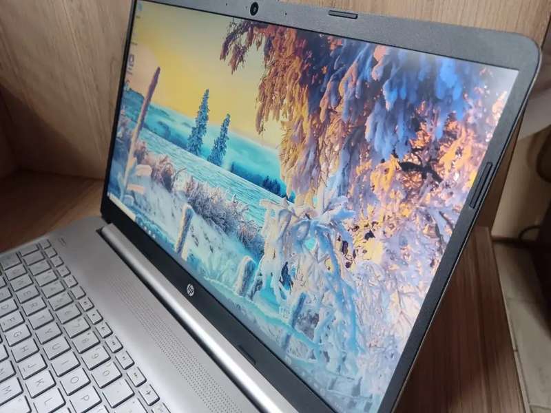 HP 15s AMD RYZEN 5, 8GB Ram, 256GB SSD, AMD Radeon Graphics | Bargain