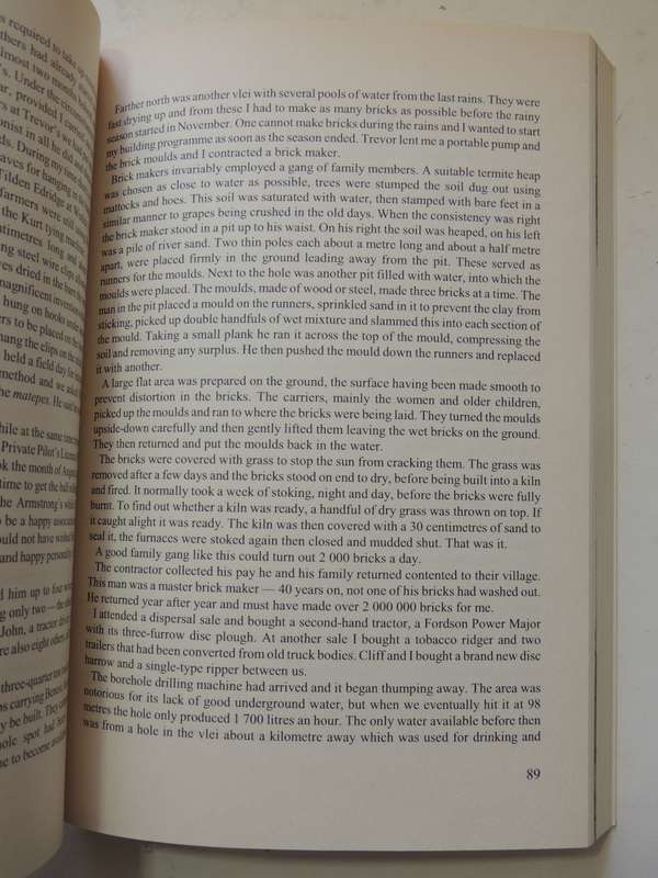 Zimbabwe: Paradise Plundered - Police Reserve/Farmer Before And After Independence - Jim Barker