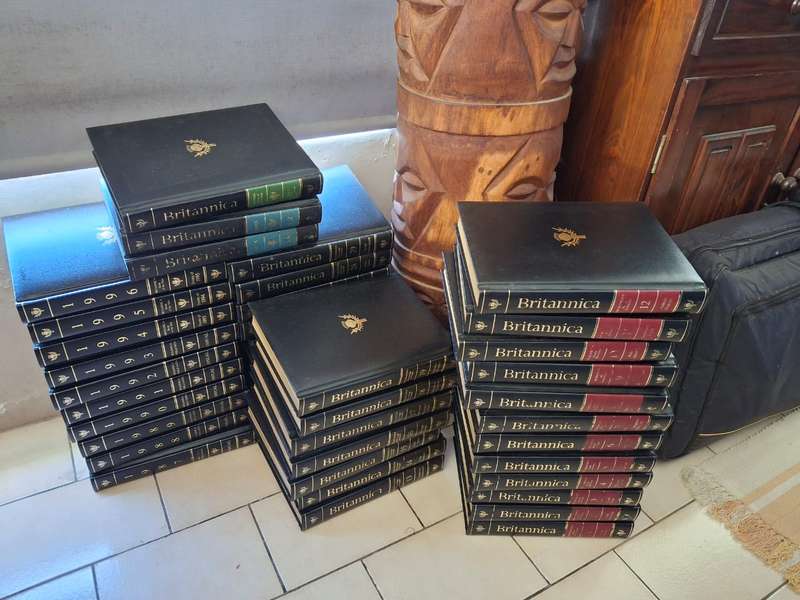 The New Encyclopedia Britannica, 15th Edition, 1987 - Complete Set (42 Books)