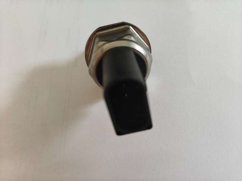 Mercedes Delphi Rail Pressure Sensor  85PP22-02, 28389851 1618595346 9307Z521B