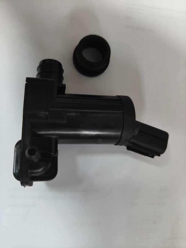 Mitsubishi Pajero Montreo Windshield Washer Motor Pump MN182397 D351-67-482