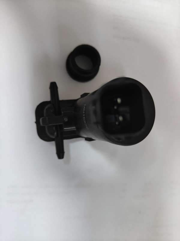 Mitsubishi Pajero Montreo Windshield Washer Motor Pump MN182397 D351-67-482
