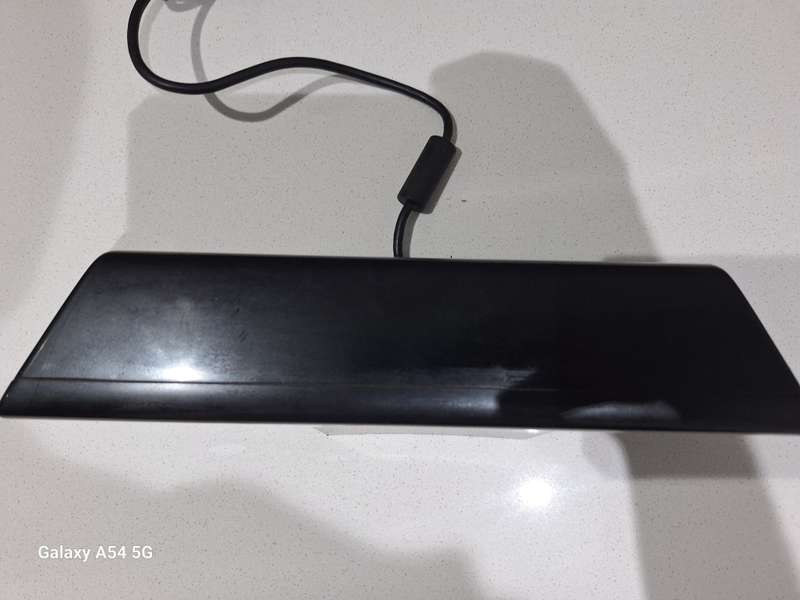 Kinect Sensor with Kinect Adventures Game (XBOX 360) / XBOX 360 KINECT WITH GAME - 14 DAYS WARRANTY!