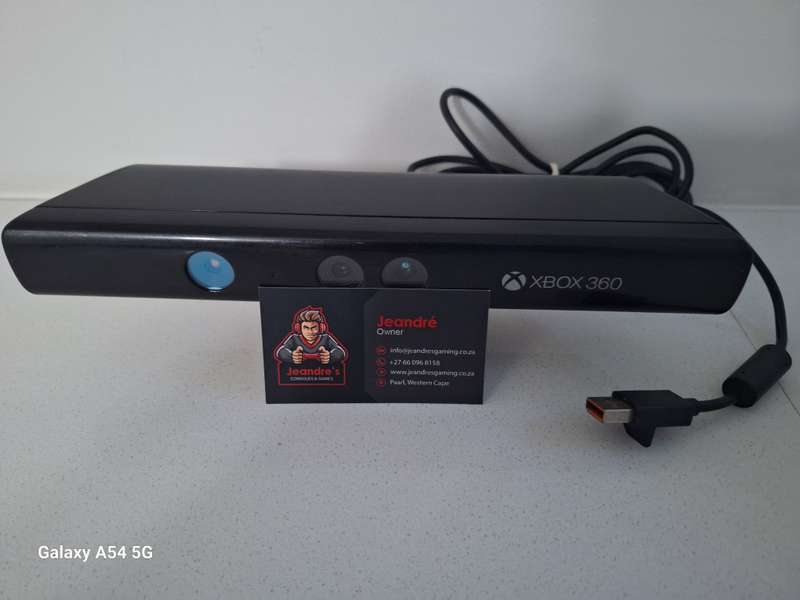 - CLEARANCE SALE! -  Kinect Sensor with KINECTIMALS Game (XBOX 360) / XBOX 360 KINECT WITH GAME