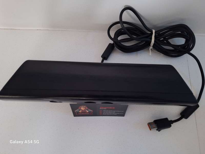 - CLEARANCE SALE! -  Kinect Sensor with KINECTIMALS Game (XBOX 360) / XBOX 360 KINECT WITH GAME