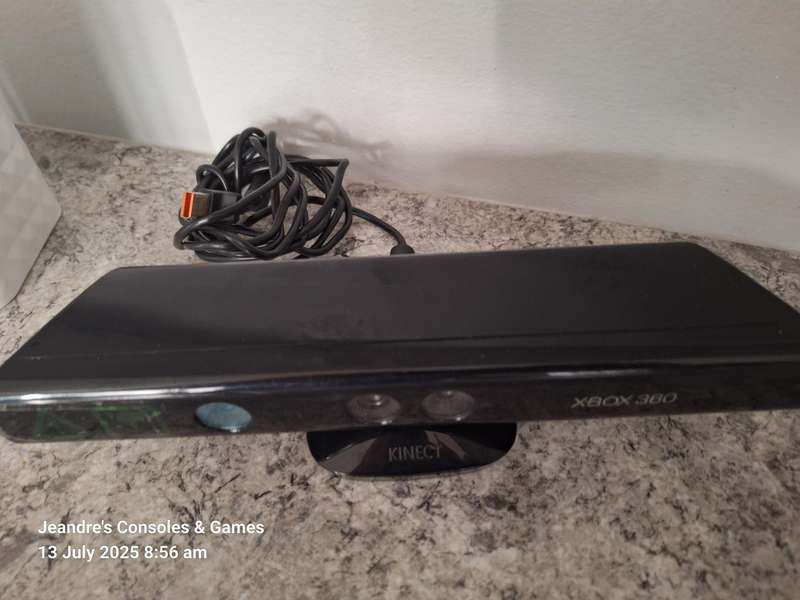 Kinect Sensor with Kinect Training Game (XBOX 360) / XBOX 360 KINECT WITH GAME