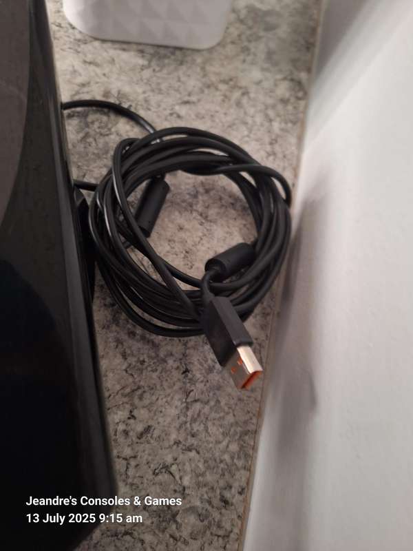 Kinect Sensor with Kinect Adventures Game (XBOX 360) / XBOX 360 KINECT WITH GAME