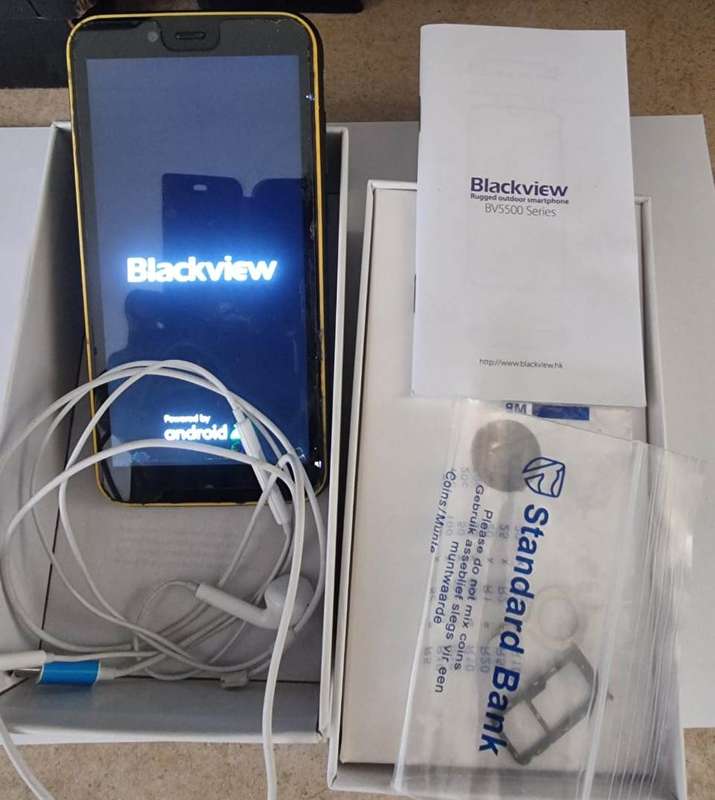 bargain bin mixed lot of cellphone and wifi goodies