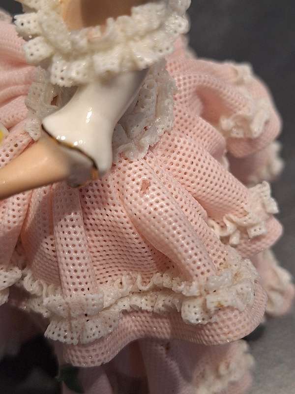 Stunning Dresden figurine 13cm high