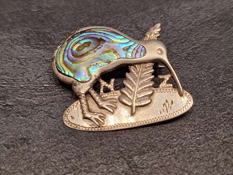 Vintage sterling silver and paua shell Kiwi brooch
