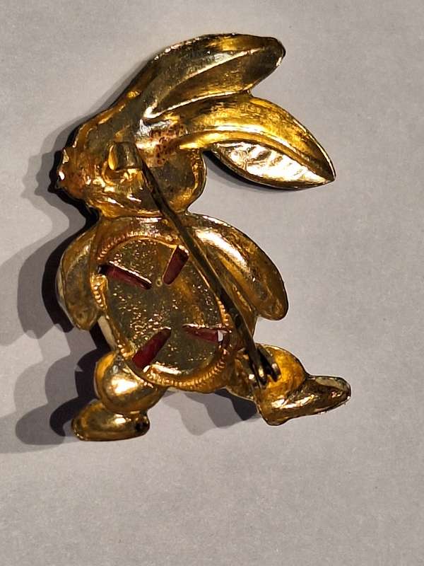 Metal bunny brooch