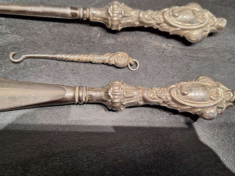 Hallmarked button hook, shoe hook and shoe horn