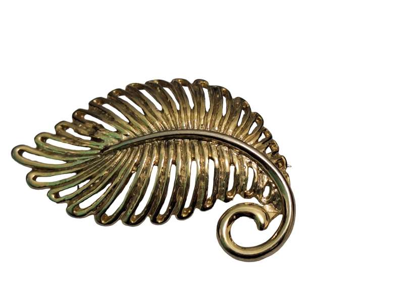 Leaf shaped brooch